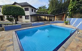 Casa em condomínio - Piscina - Churrasqueira